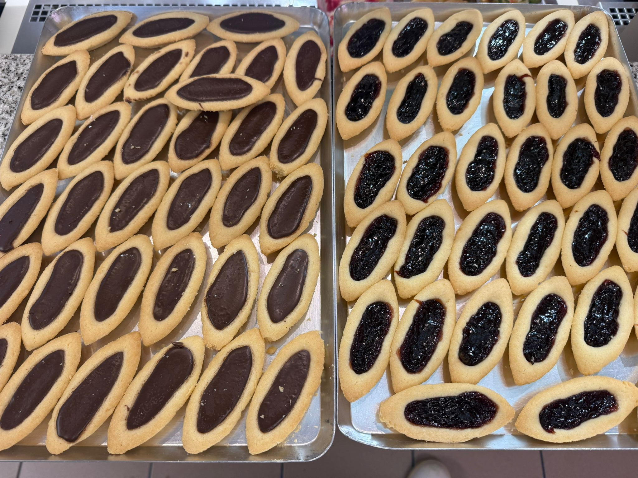 Barchette di frolla con Nutella o confettura mista